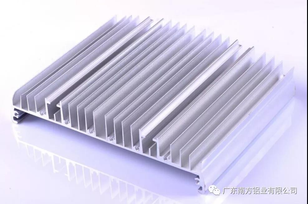 南方鋁業工業型材產品——散熱器