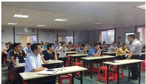 南方鋁業(yè)丨讓夢(mèng)想飛揚(yáng)，奮斗是青春最亮麗的底色.jpg